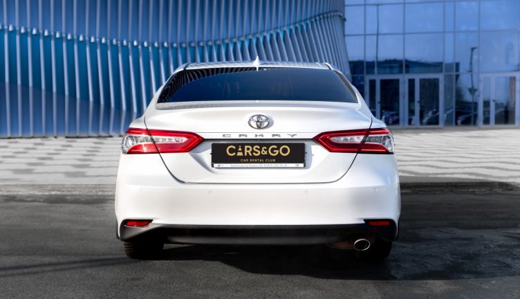 Toyota Camry v70