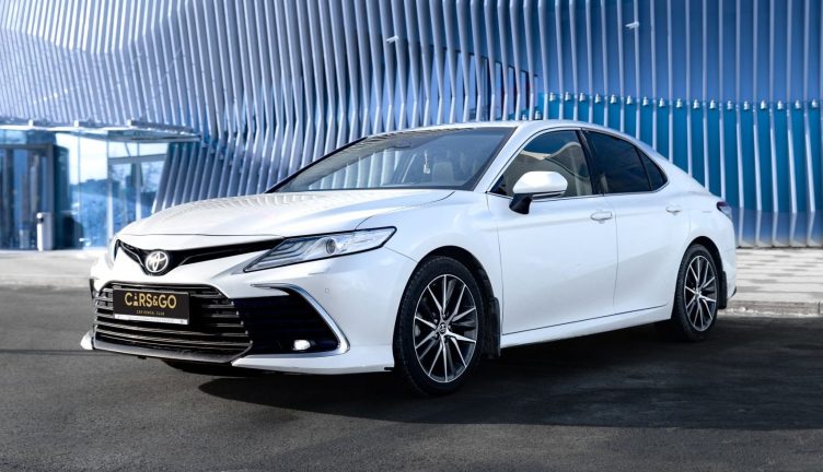 Toyota Camry v70