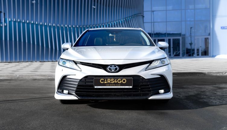 Toyota Camry v70