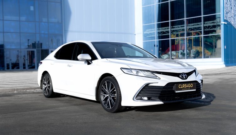 Toyota Camry v70
