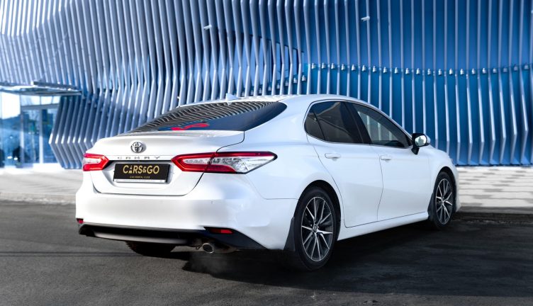 Toyota Camry v70