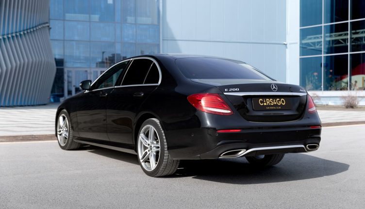 Mercedes-Benz E200 4MAT AMG