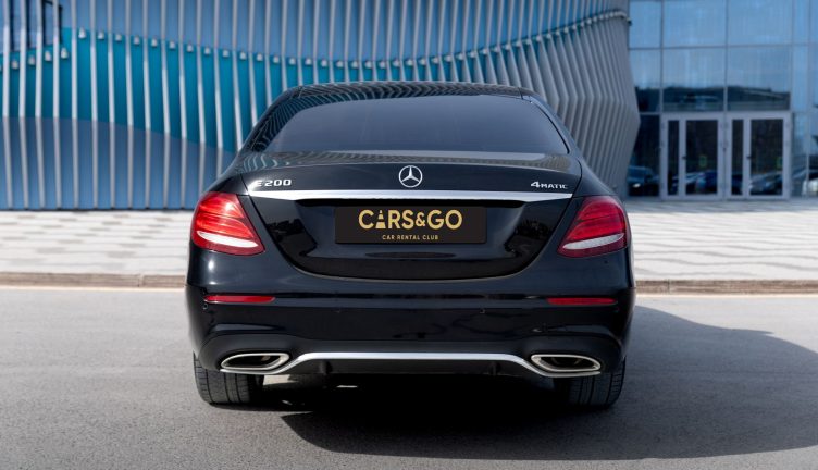 Mercedes-Benz E200 4MAT AMG