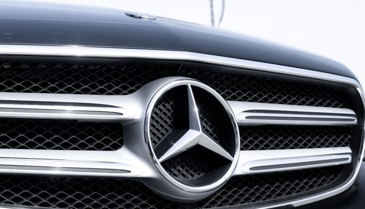 Mercedes-Benz E200 4MAT AMG