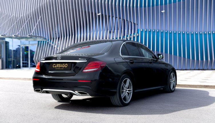 Mercedes-Benz E200 4MAT AMG