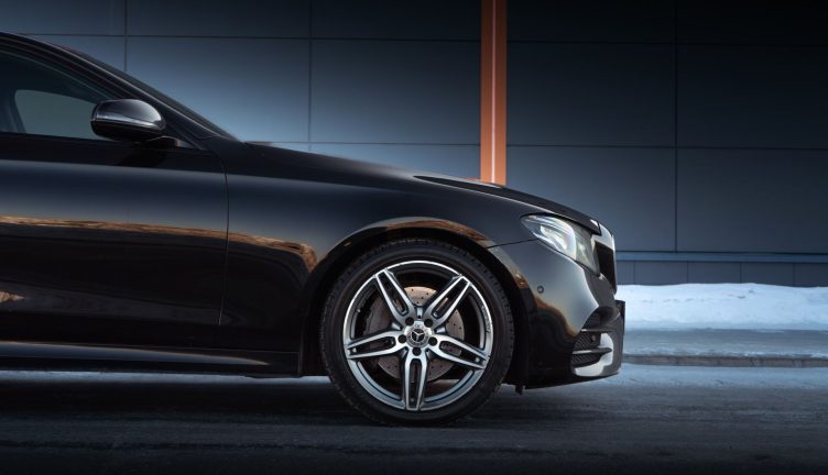 Mercedes-Benz E200 4MATIC AMG